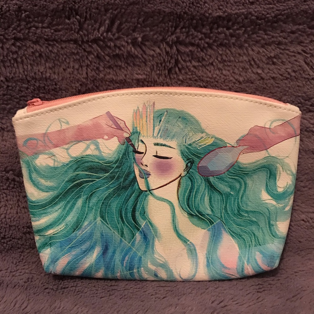 Makeup bag with a surprise inside 🎉
